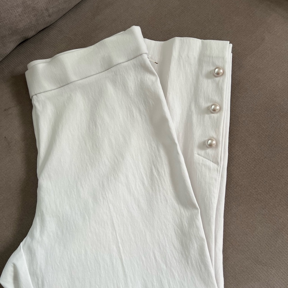 CounterParts NWT Size 8 White Stretch Pull on Capri’s
